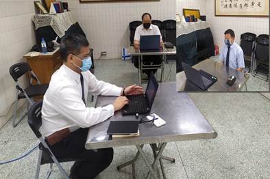 一張含有 個人, 室內, 地板, 膝上型電腦 的圖片