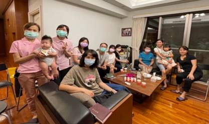 一張含有 室內, 地板, 牆, 天花板 的圖片